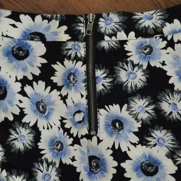 Bethany Mota for Aeropostale black floral skirt - Picture 2 of 2